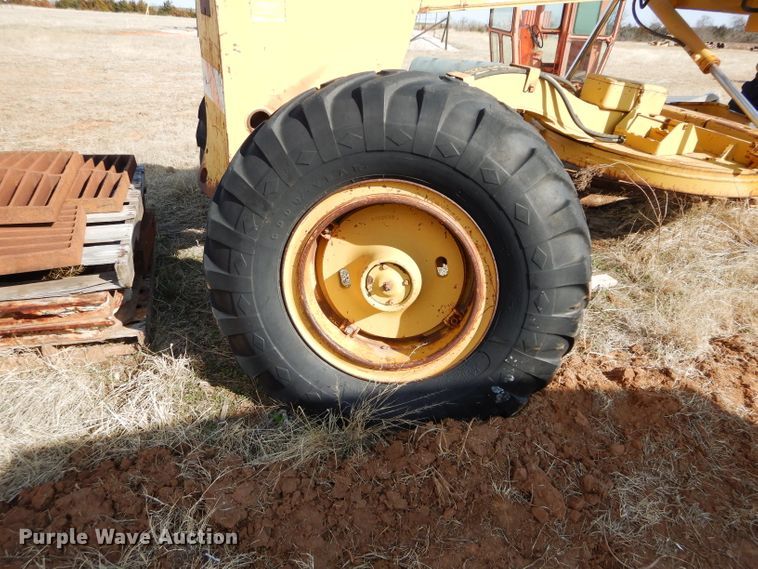 image for item GE9160 Dresser motor grader