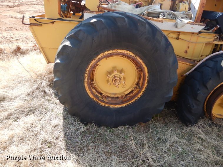 image for item GE9160 Dresser motor grader