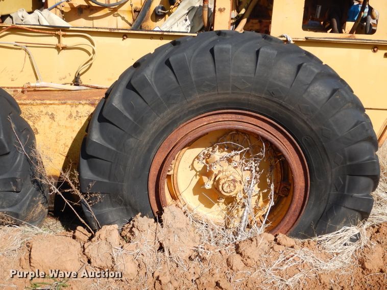 image for item GE9160 Dresser motor grader