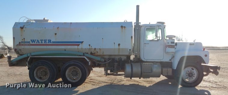 image for item GE9168 1989 Mack R688ST water truck