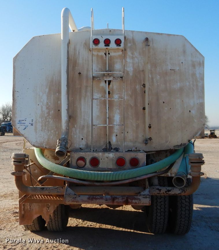 image for item GE9168 1989 Mack R688ST water truck