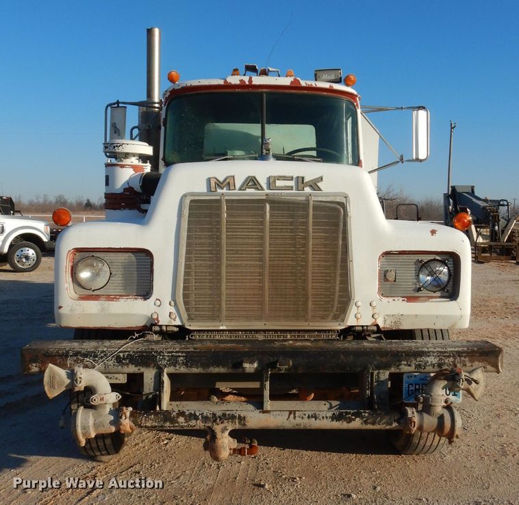 image for item GE9168 1989 Mack R688ST water truck
