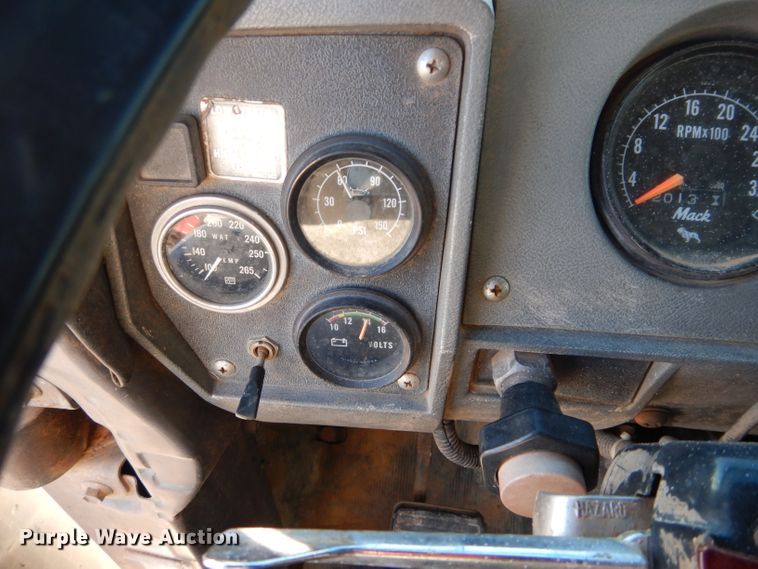 image for item GE9168 1989 Mack R688ST water truck