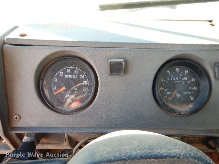 image for item GE9168 1989 Mack R688ST water truck