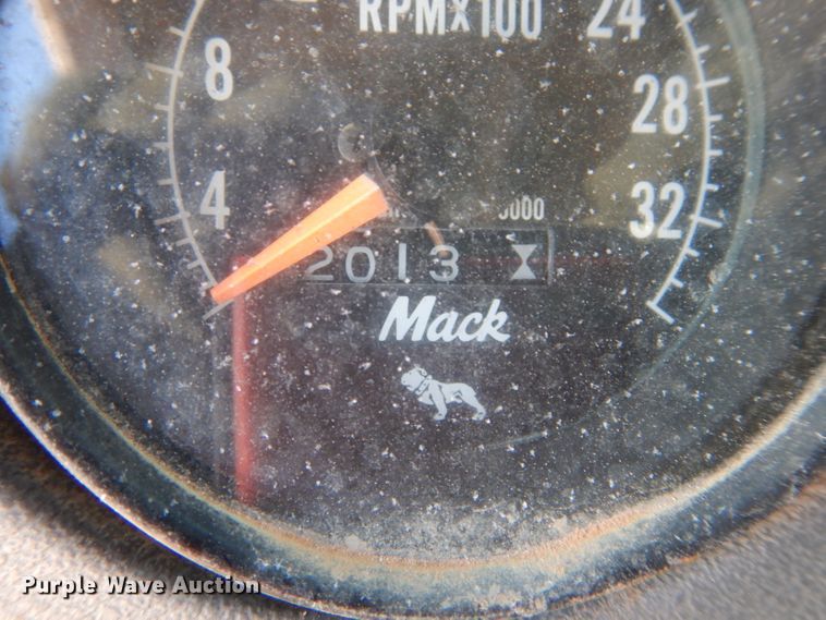 image for item GE9168 1989 Mack R688ST water truck