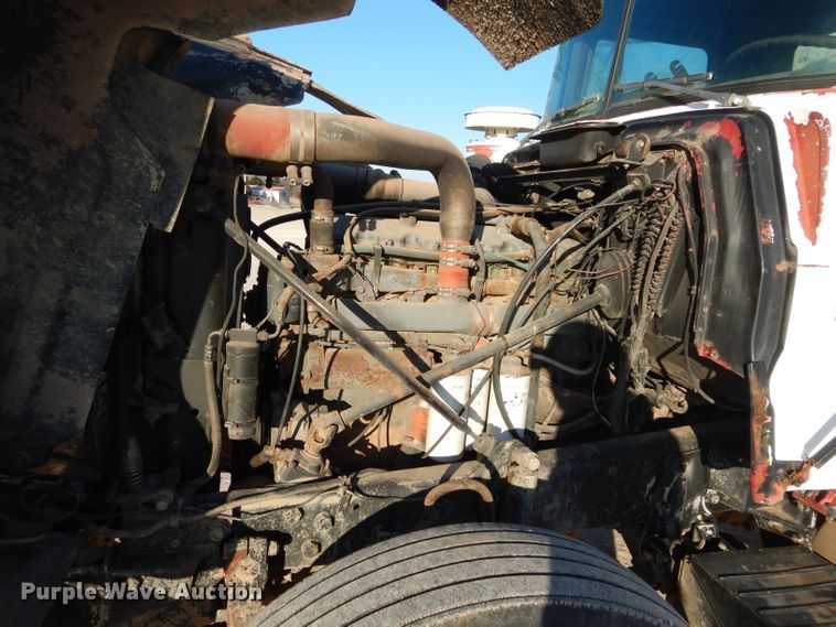 image for item GE9168 1989 Mack R688ST water truck