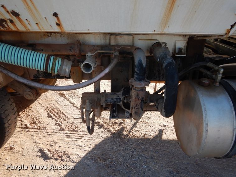 image for item GE9168 1989 Mack R688ST water truck