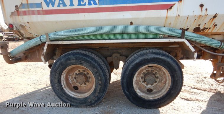 image for item GE9168 1989 Mack R688ST water truck