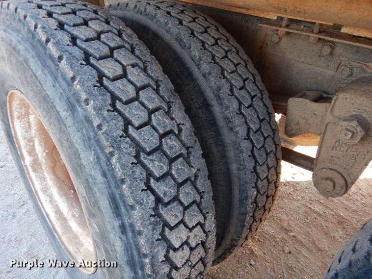 image for item GE9168 1989 Mack R688ST water truck