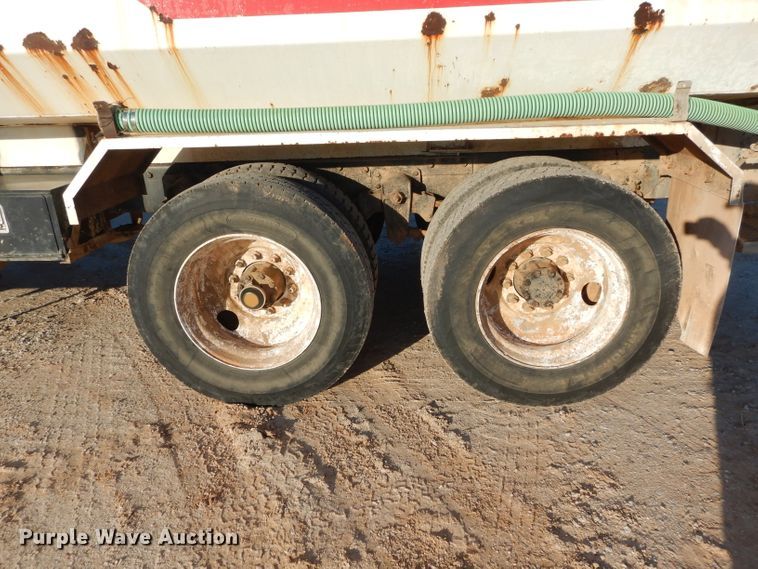 image for item GE9168 1989 Mack R688ST water truck