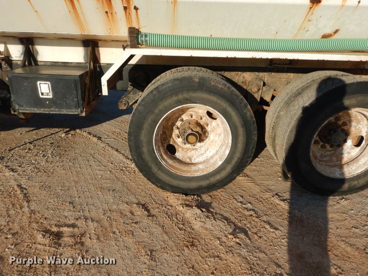 image for item GE9168 1989 Mack R688ST water truck