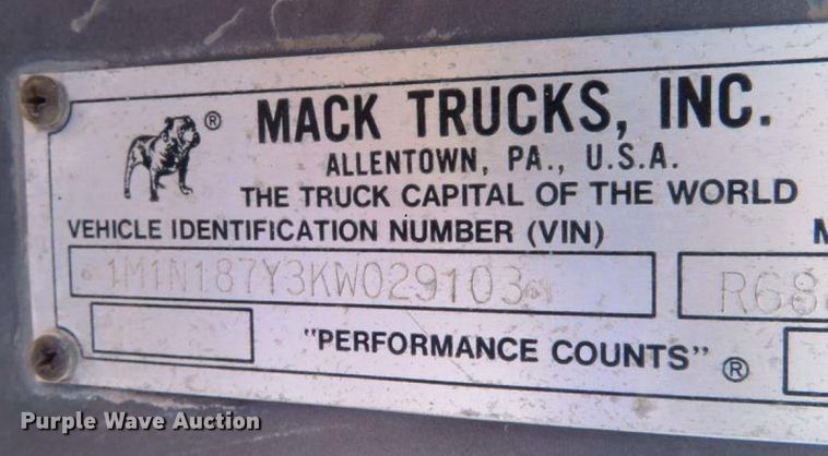 image for item GE9168 1989 Mack R688ST water truck
