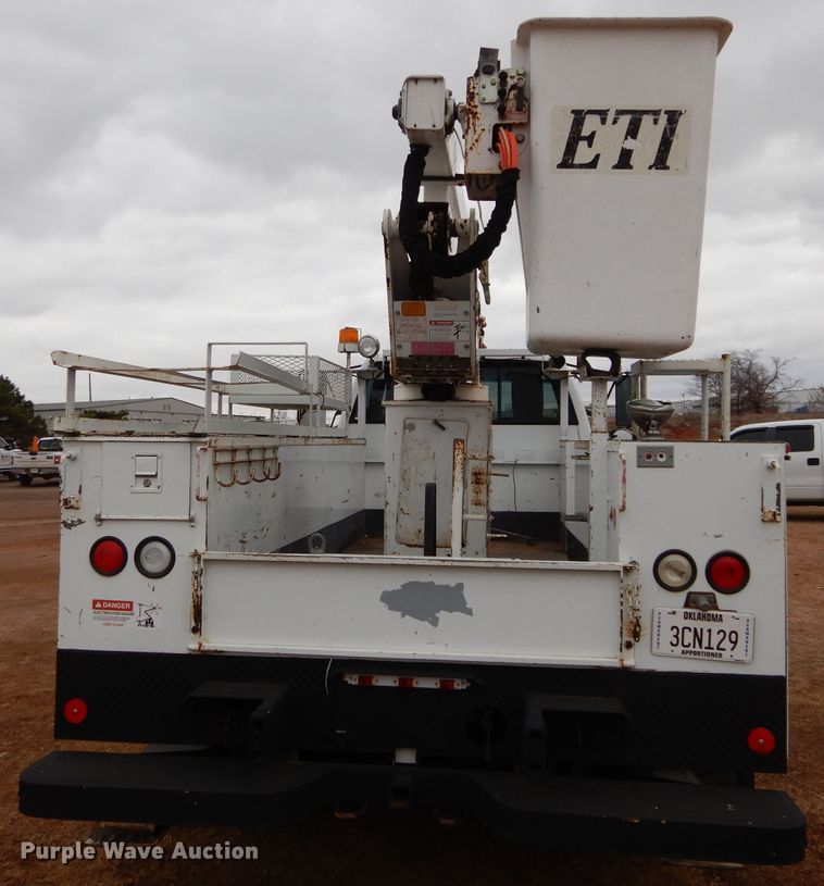 image for item GE9189 2000 Chevrolet C6500 bucket truck