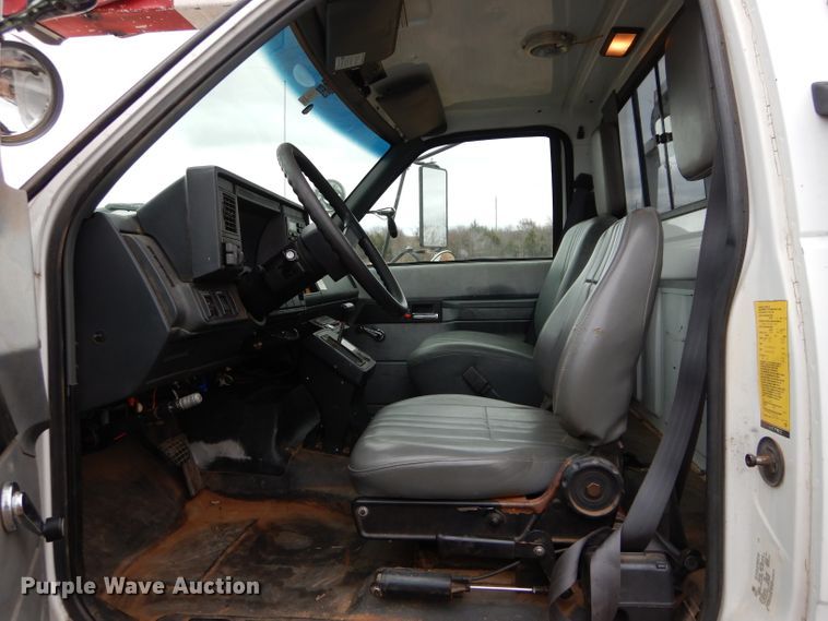 image for item GE9189 2000 Chevrolet C6500 bucket truck