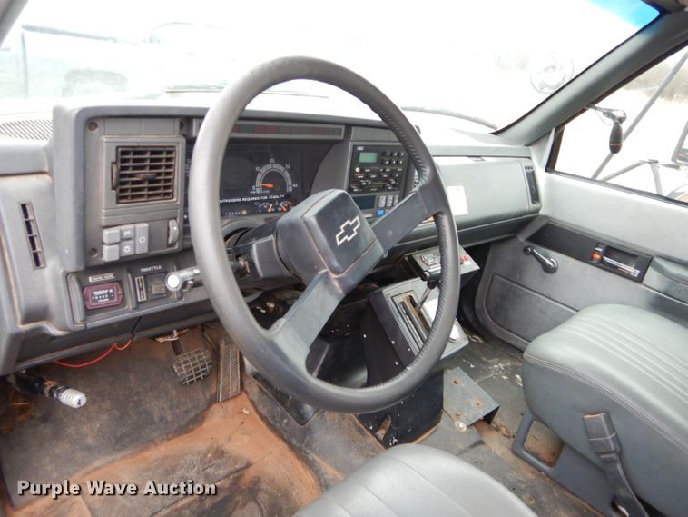 image for item GE9189 2000 Chevrolet C6500 bucket truck