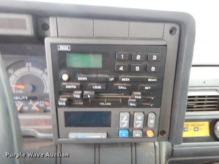 image for item GE9189 2000 Chevrolet C6500 bucket truck