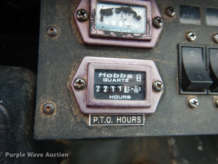 image for item GE9189 2000 Chevrolet C6500 bucket truck