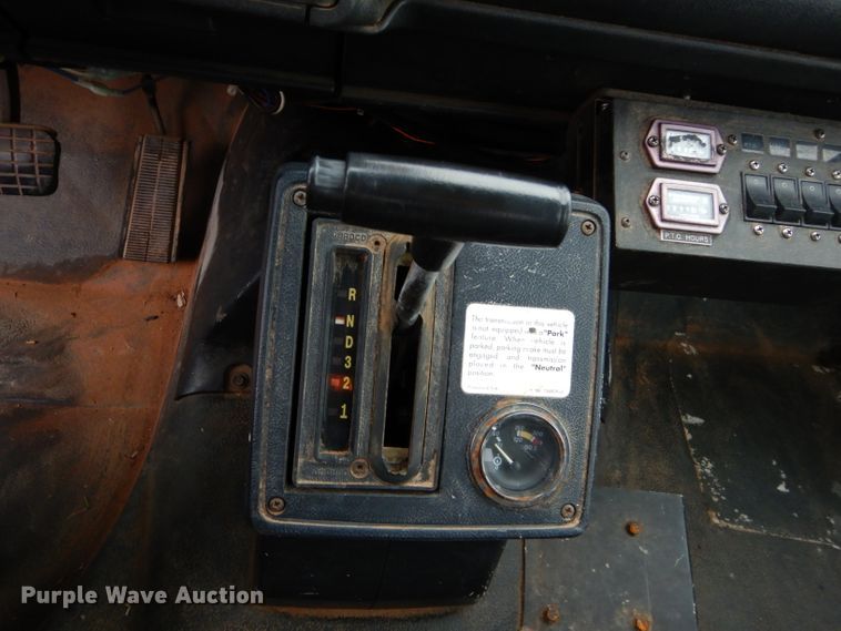 image for item GE9189 2000 Chevrolet C6500 bucket truck