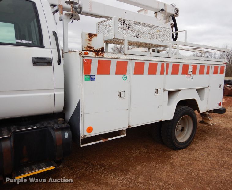 image for item GE9189 2000 Chevrolet C6500 bucket truck