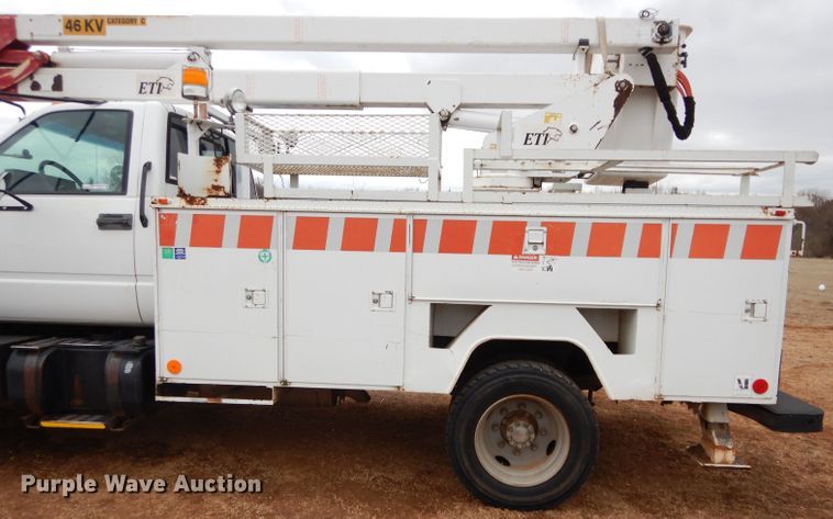 image for item GE9189 2000 Chevrolet C6500 bucket truck
