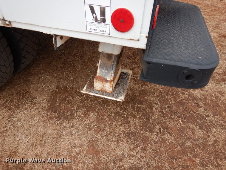 image for item GE9189 2000 Chevrolet C6500 bucket truck