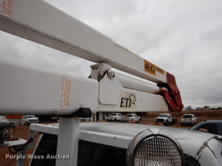 image for item GE9189 2000 Chevrolet C6500 bucket truck