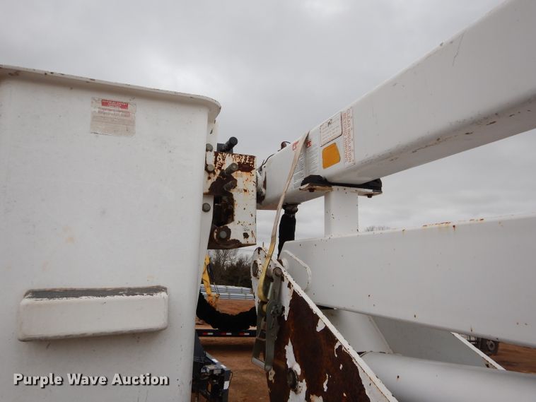 image for item GE9189 2000 Chevrolet C6500 bucket truck