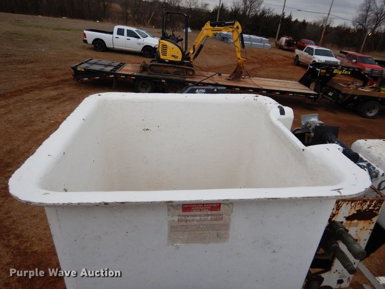 image for item GE9189 2000 Chevrolet C6500 bucket truck