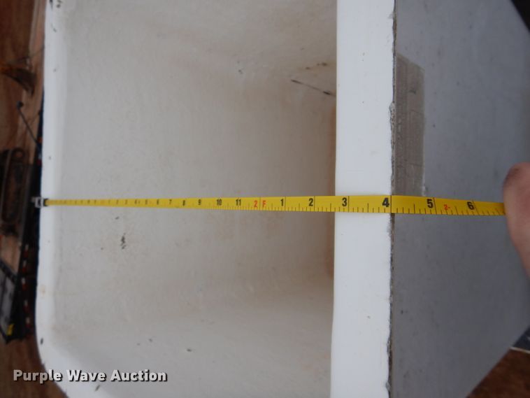 image for item GE9189 2000 Chevrolet C6500 bucket truck