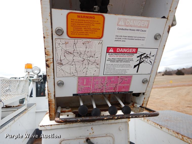 image for item GE9189 2000 Chevrolet C6500 bucket truck