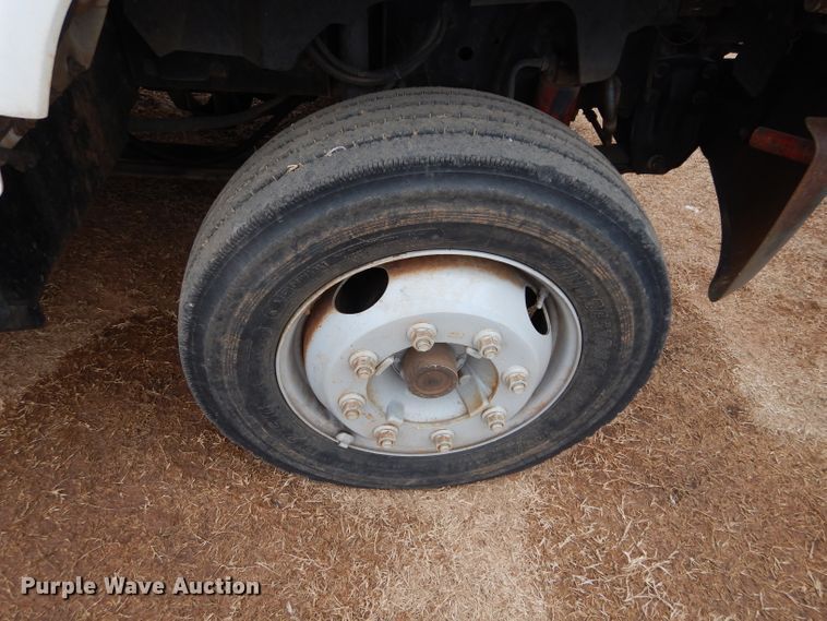 image for item GE9189 2000 Chevrolet C6500 bucket truck