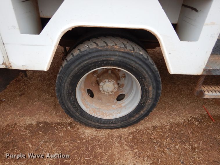 image for item GE9189 2000 Chevrolet C6500 bucket truck