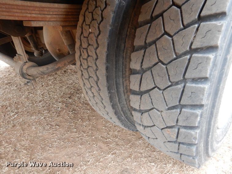 image for item GE9189 2000 Chevrolet C6500 bucket truck