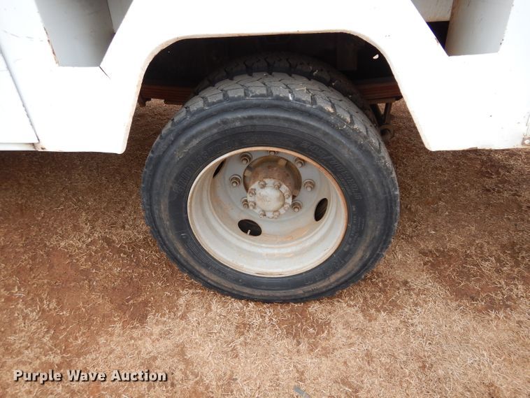 image for item GE9189 2000 Chevrolet C6500 bucket truck