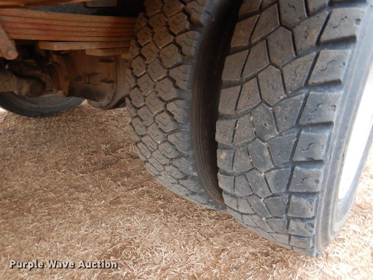 image for item GE9189 2000 Chevrolet C6500 bucket truck