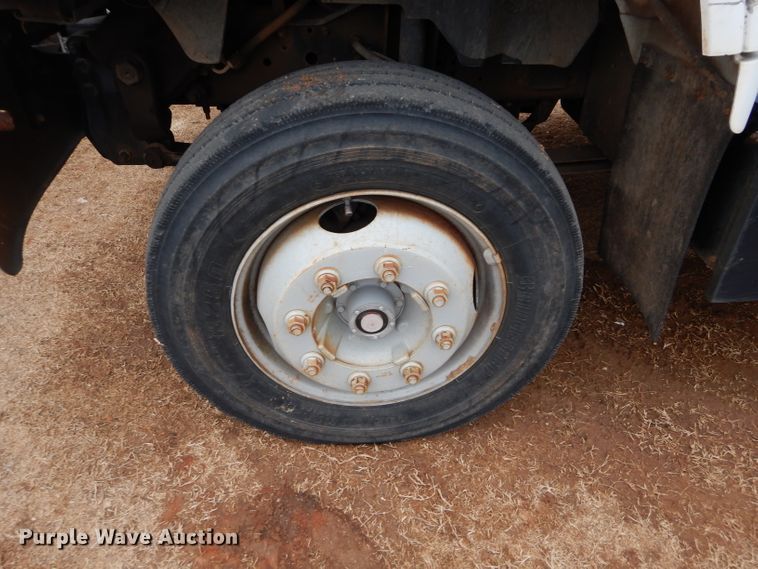 image for item GE9189 2000 Chevrolet C6500 bucket truck