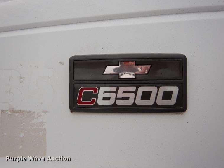 image for item GE9189 2000 Chevrolet C6500 bucket truck