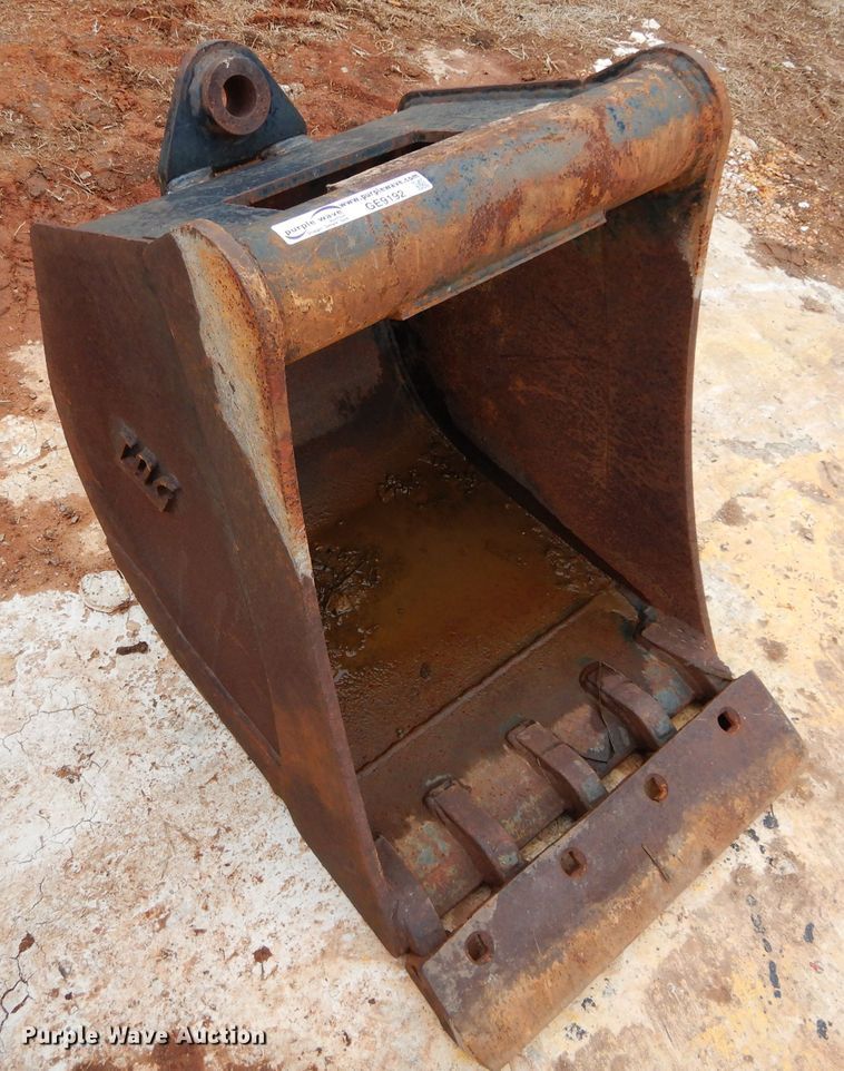 image for item GE9192 TAG 24"W excavator bucket