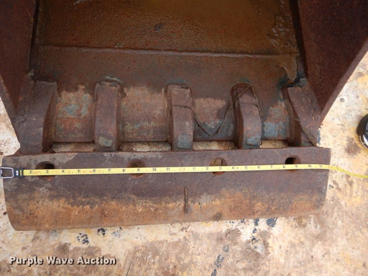 image for item GE9192 TAG 24"W excavator bucket