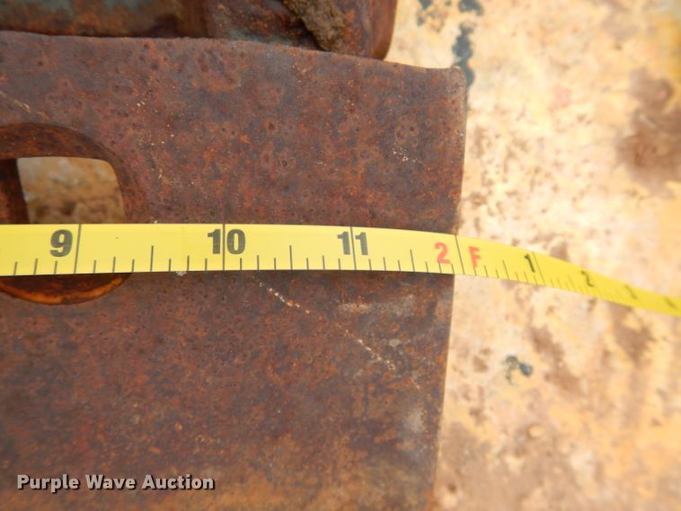 image for item GE9192 TAG 24"W excavator bucket