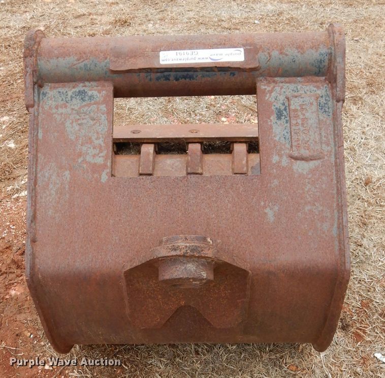 image for item GE9194 TAG excavator bucket