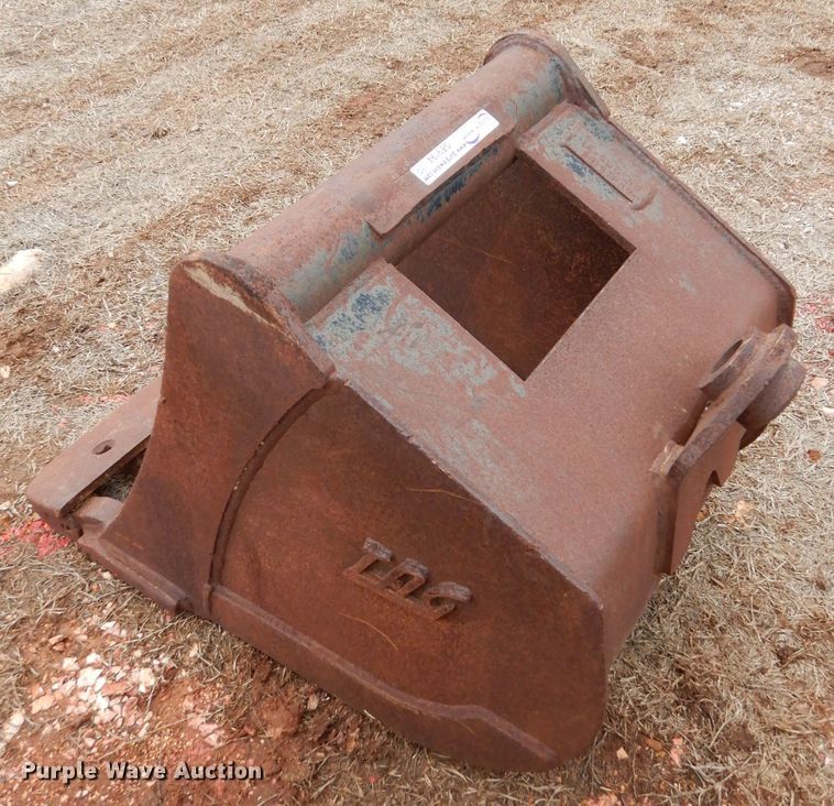 image for item GE9194 TAG excavator bucket