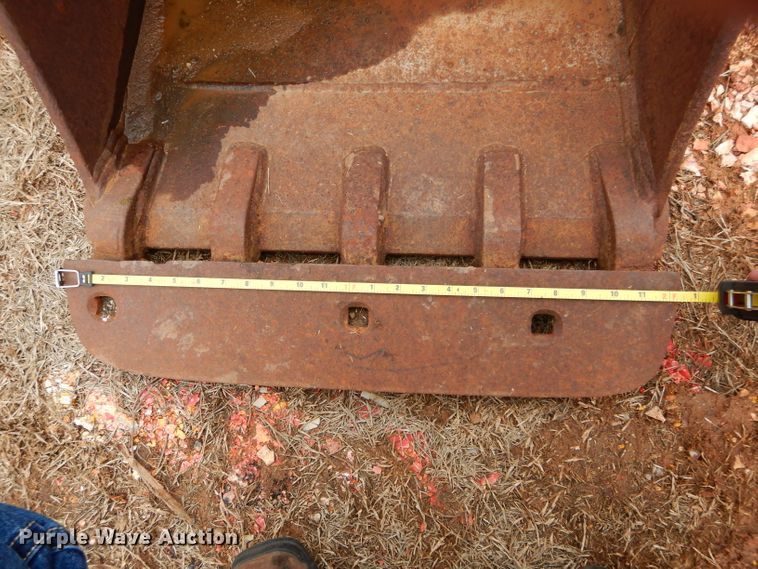 image for item GE9194 TAG excavator bucket