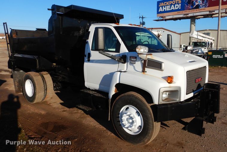 image for item GE9237 2004 GMC C7500 dump truck