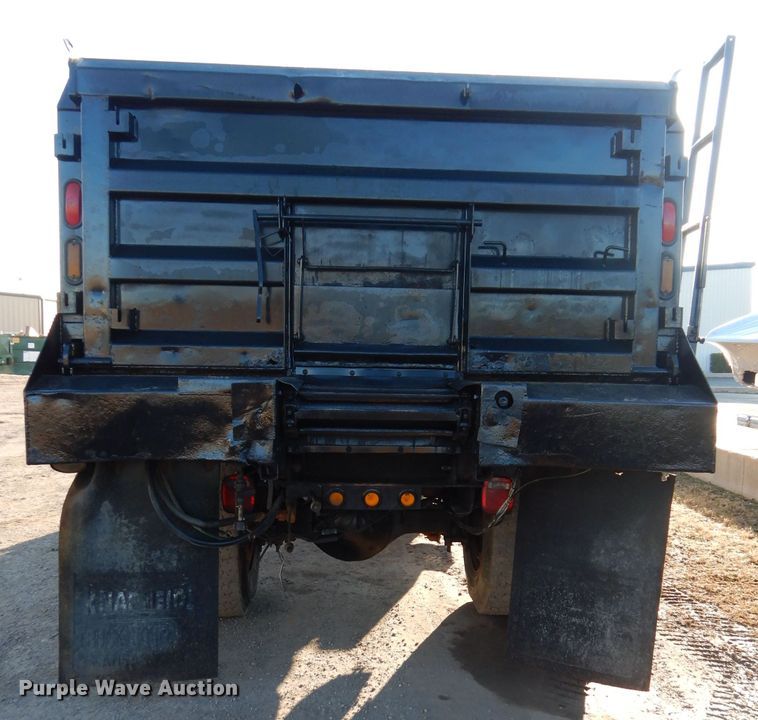 image for item GE9237 2004 GMC C7500 dump truck