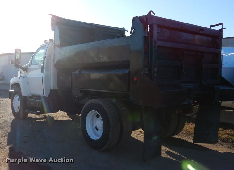 image for item GE9237 2004 GMC C7500 dump truck