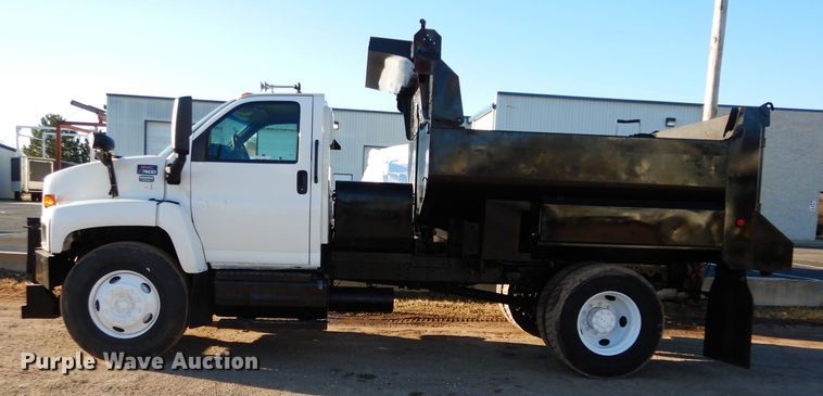image for item GE9237 2004 GMC C7500 dump truck