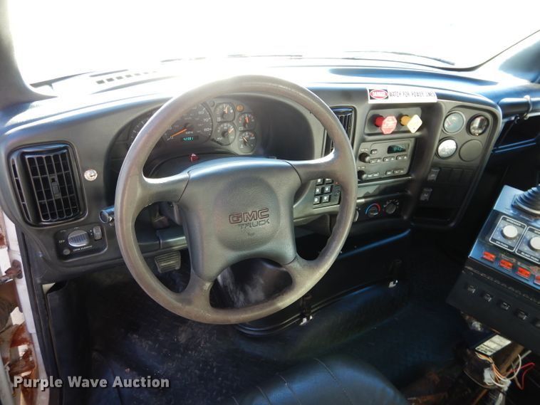 image for item GE9237 2004 GMC C7500 dump truck