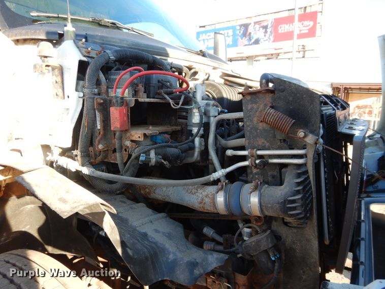 image for item GE9237 2004 GMC C7500 dump truck