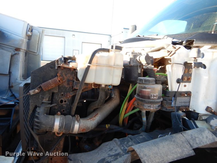 image for item GE9237 2004 GMC C7500 dump truck